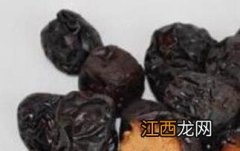 枣炒黑泡水喝有什么作用与功效呢 枣炒黑泡水喝有什么作用与功效