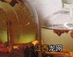 何首乌泡酒有什么功效和危害 何首乌泡酒有什么功效