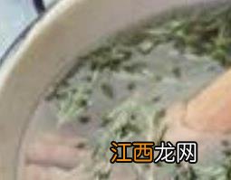 艾叶泡脚有什么好处与坏处 女性用艾叶泡脚有什么好处与坏处