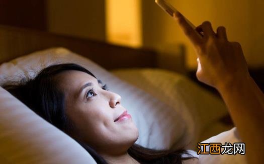 晚上睡觉开灯的五大危害 小心长期开灯睡觉竟然致癌