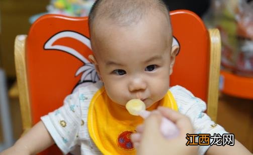 宝宝可以添加辅食的信号 宝宝添加辅食需讲究原则