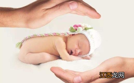 从生理角度来揭秘 宝宝睡觉时的偷笑皱眉