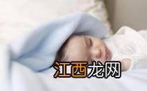 从生理角度来揭秘 宝宝睡觉时的偷笑皱眉