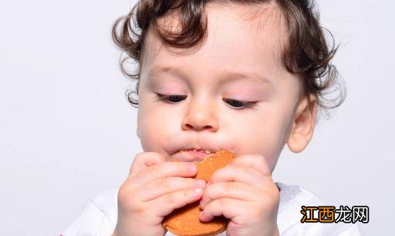 宝宝噎食急救正确方法 妈妈学几招很有必要