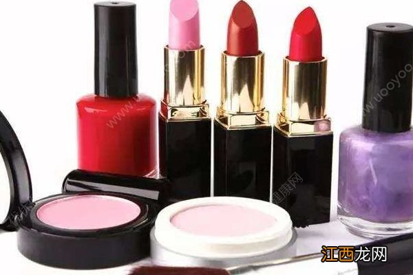 跨2500公里见主播学化妆,新手化妆需要哪些化妆品?