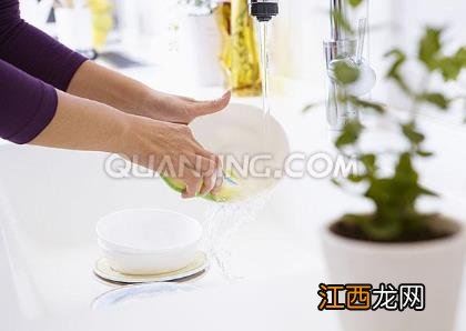 怎样洗盘子省水？洗餐具节水生活小窍门