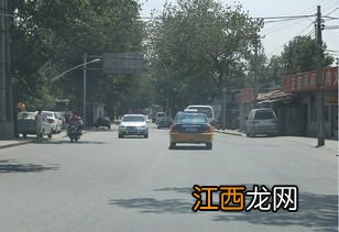 在没有中心线的城市道路限速多少