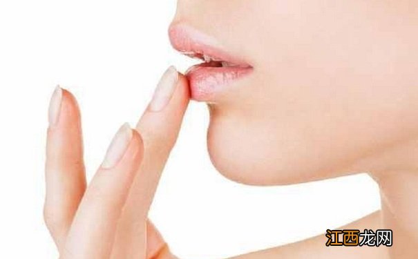 嘴唇干裂脱皮的小秘方?嘴唇干裂脱皮日常注意事项?
