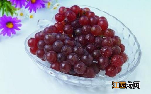 葡萄与其它水果做成综合果汁 风味更独特营养更高