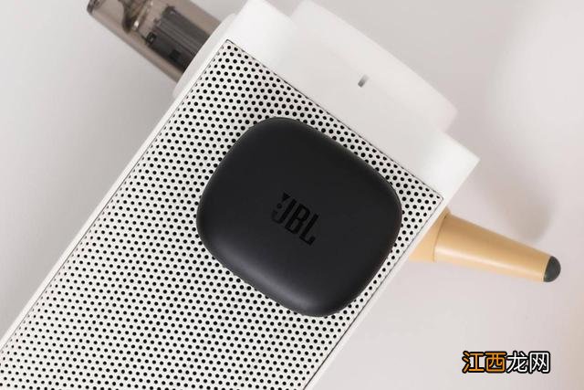 JBLLIVEPRO jbl live pro和特别版的区别