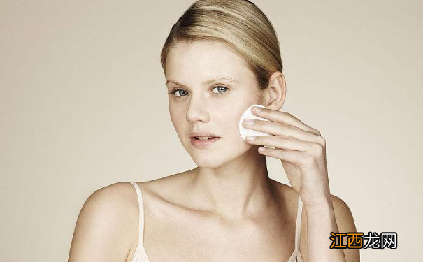 面部皮肤总是有黑头暗示了什么?如何控制它们的产生?