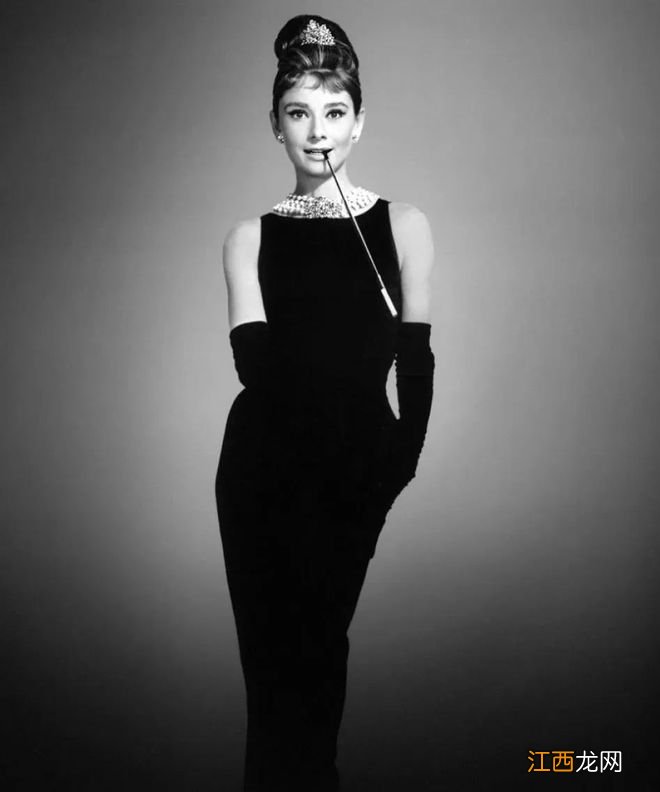 穿再多次也不会腻,这才是All Black型格