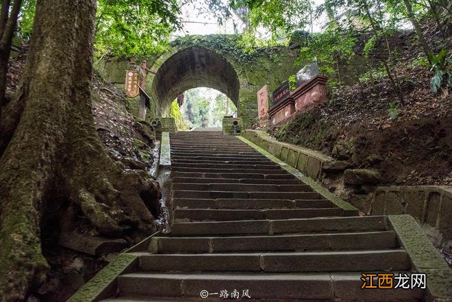 徒步游览四川峨眉山，这些风景好迷人，真是不虚此行