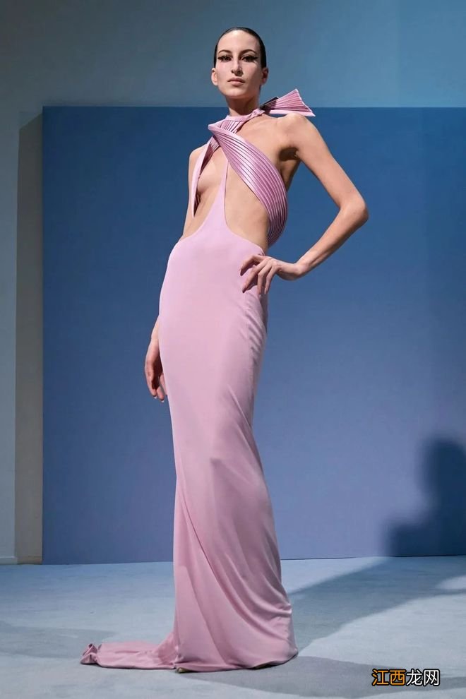 星际、水下、猛兽、小丑……2023春夏高定的灵感迸发