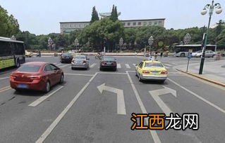 直行车道右转了怎么处罚 走直行道右转了会扣分吗