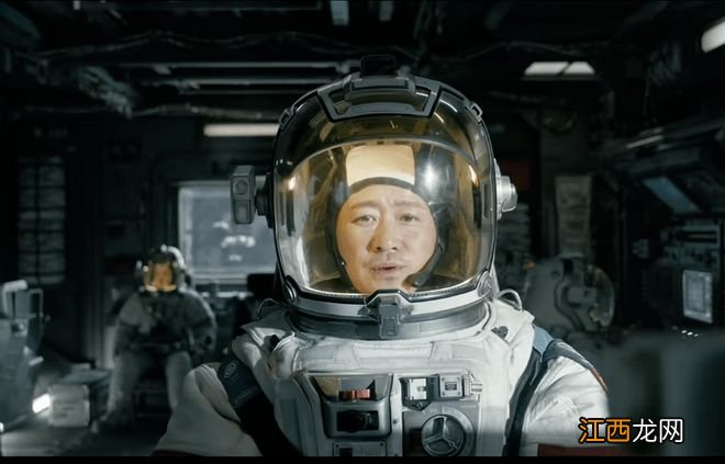 《流浪地球2》破北美华语片纪录，影评人称赞，外媒担忧文化入侵