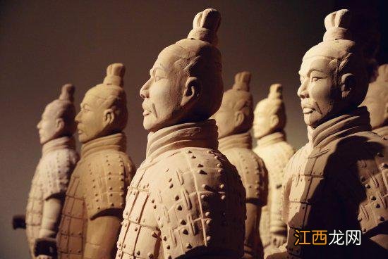 热爱中国文化！小岛秀夫去参观了兵马俑