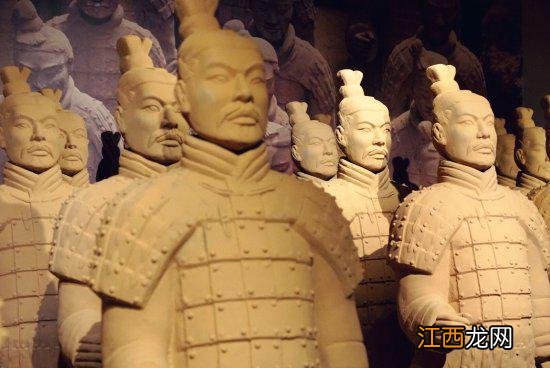 热爱中国文化！小岛秀夫去参观了兵马俑