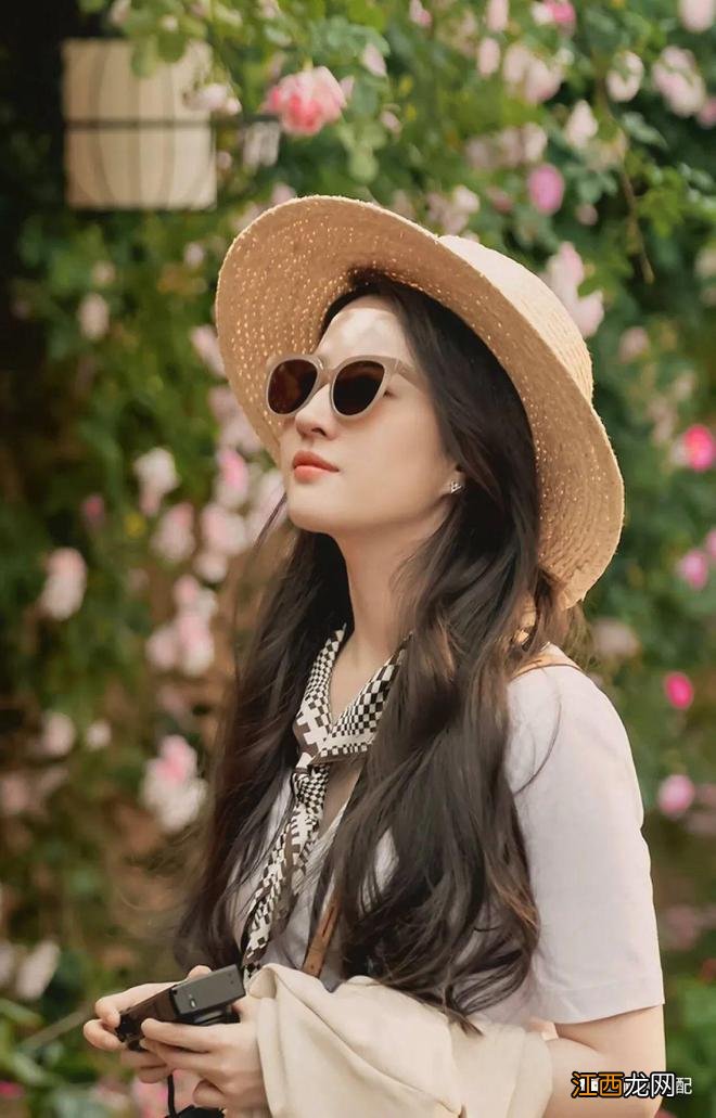 别看刘亦菲的发型也会踩雷，但多数的发型都很实用，普通人可照搬