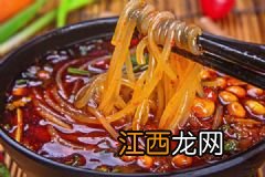 外卖小哥误点遭退单,情绪崩溃在街边痛哭