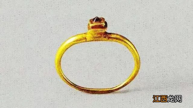 这样戴戒指，不仅时尚有气场，更有内涵和底蕴～