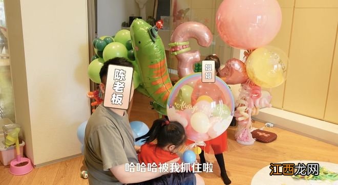 张子萱晒全家福为3岁小女儿庆生，陈赫对妻子撒娇，对其称呼好甜