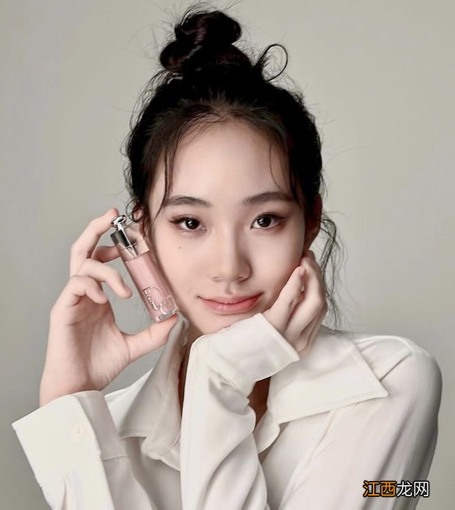 小S二女儿再拍广告大片,15岁Lily资源不减,未受言论翻车影响