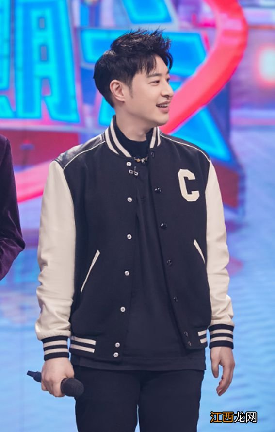 潘玮柏出席节目,穿棒球服阳光少年范十足,42岁毫无“大叔感”