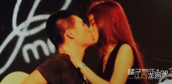 难怪没上节目,原来忙着恋爱呢…