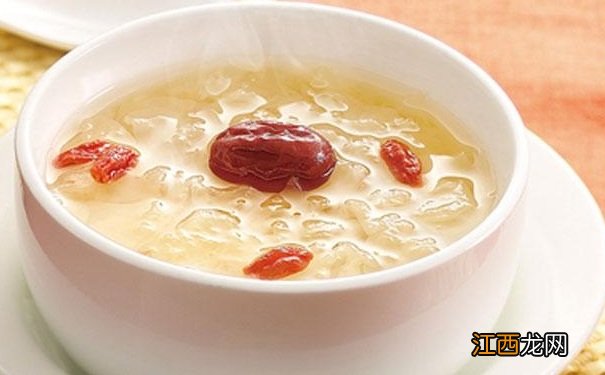 冰糖雪梨红枣枸杞可以一起炖吗?冰糖雪梨红枣枸杞的好处?