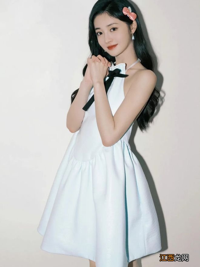 烫完头,感觉自己可以直通春晚了