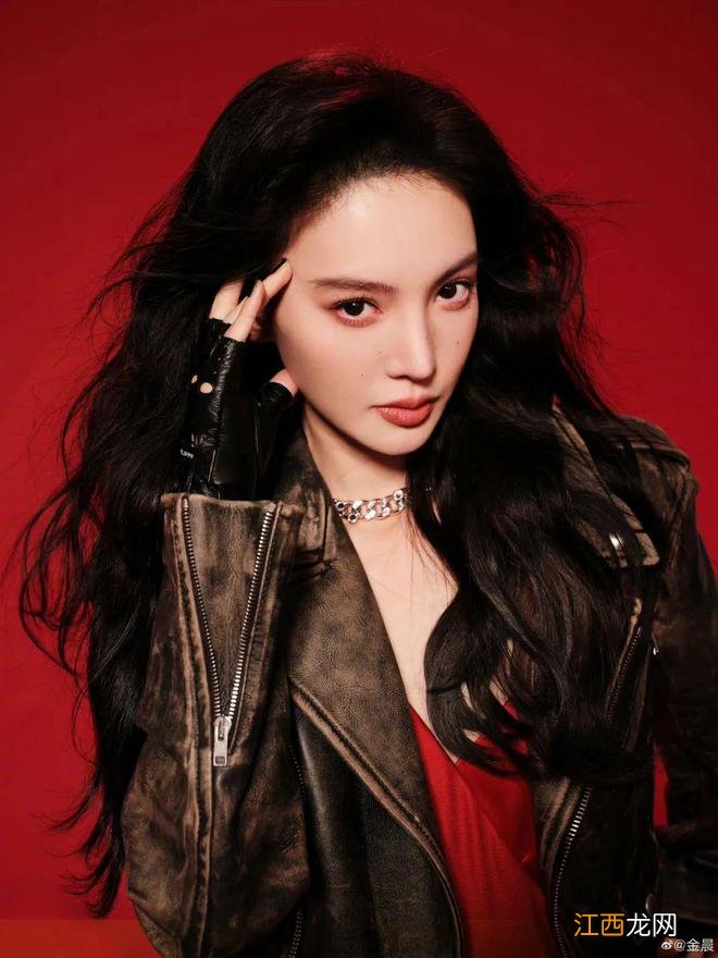 烫完头,感觉自己可以直通春晚了