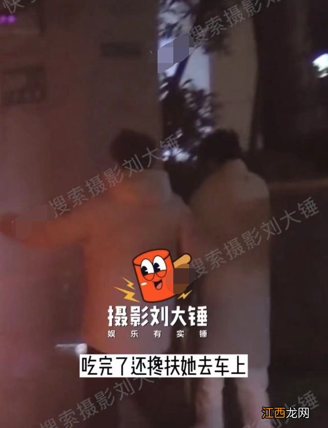 男星苏醒被疑婚内出轨，深夜会美女亲密搂抱送回家，女方肤白貌美