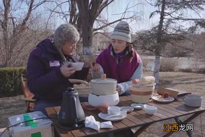 李亚鹏做气候观测,亲吻女儿脸颊,与海哈金喜煲汤烤红薯恬淡温馨