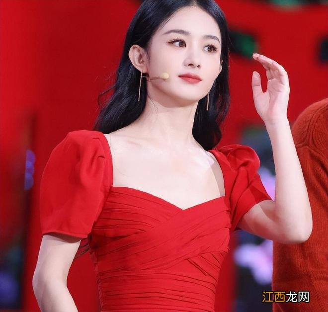 赵丽颖录制春晚颜值回春,穿超季高奢红裙优雅大方,生图状态太好
