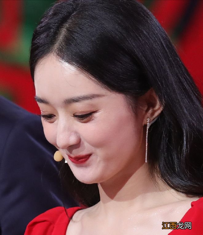 赵丽颖录制春晚颜值回春,穿超季高奢红裙优雅大方,生图状态太好
