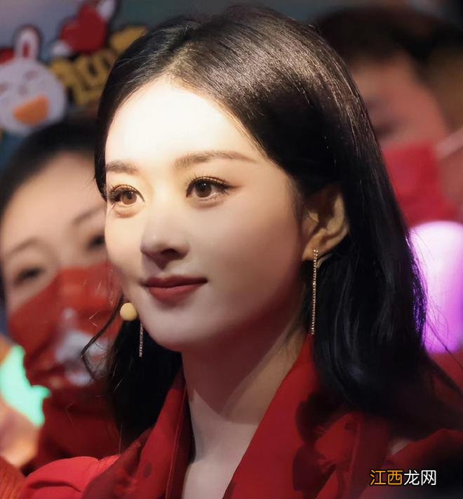 赵丽颖录制春晚颜值回春,穿超季高奢红裙优雅大方,生图状态太好