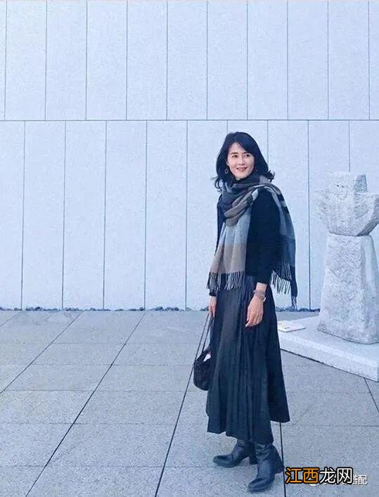 看了日本主妇的穿搭,才明白:不扮嫩、不花哨,优雅到骨子里