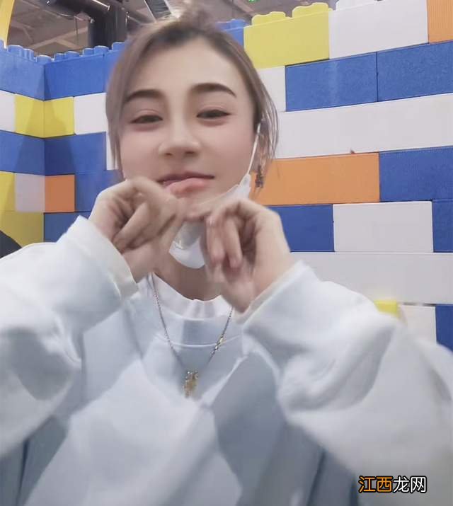 曹云金与前妻唐菀疑似复合!分享一家三口合照:我们先你一步长大