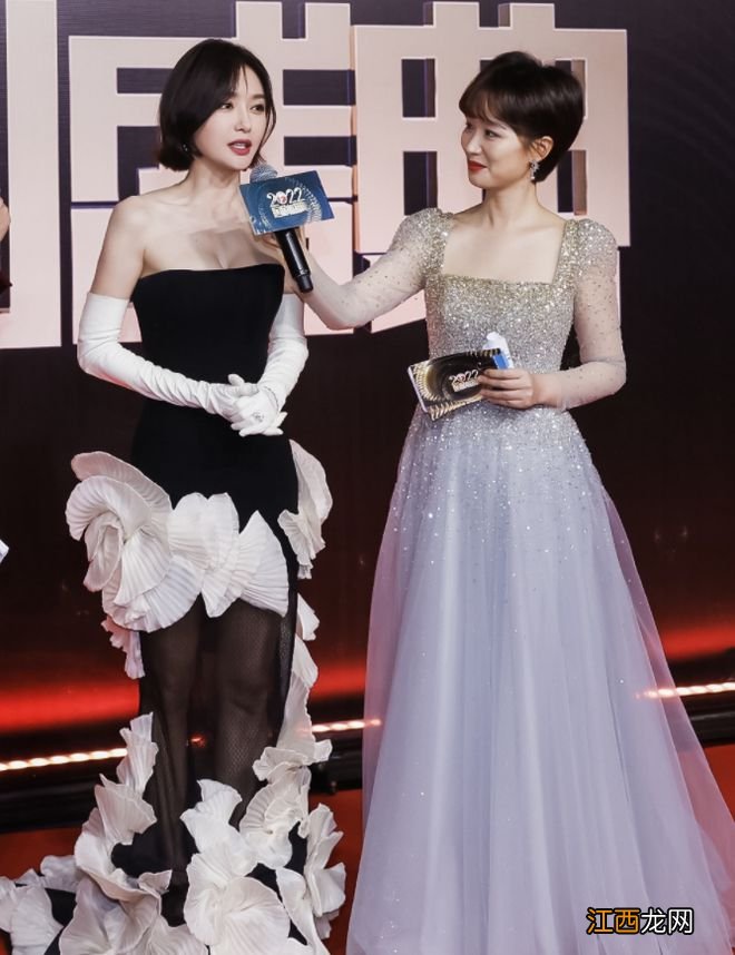 恋情被曝13天后，秦岚、魏大勋同台不同框，前后脚登台却暗暗发糖