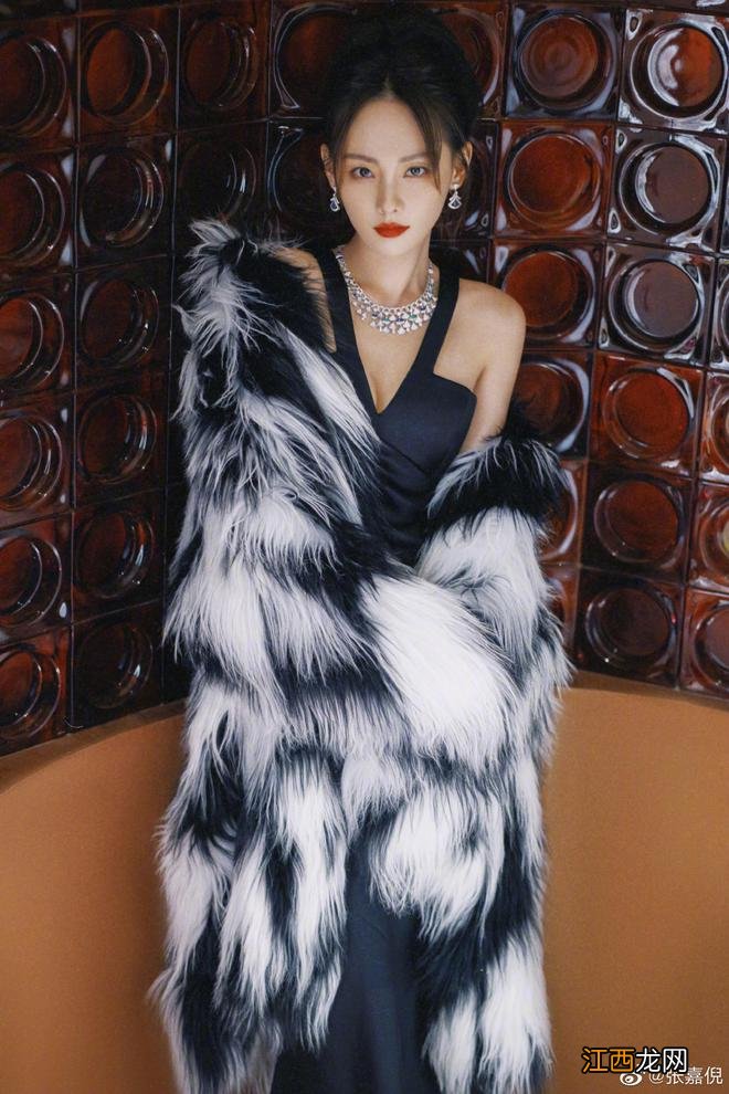 张嘉倪婚变后鲨疯了！生图直出都美到让人惊艳