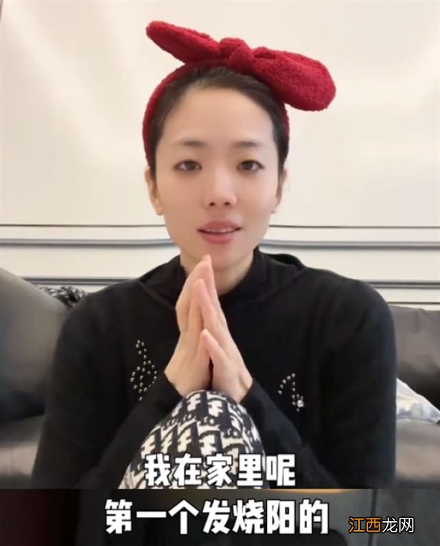 杨威老婆分享全家抗阳经历，女儿高烧加呕吐最严重，连药都喂不进