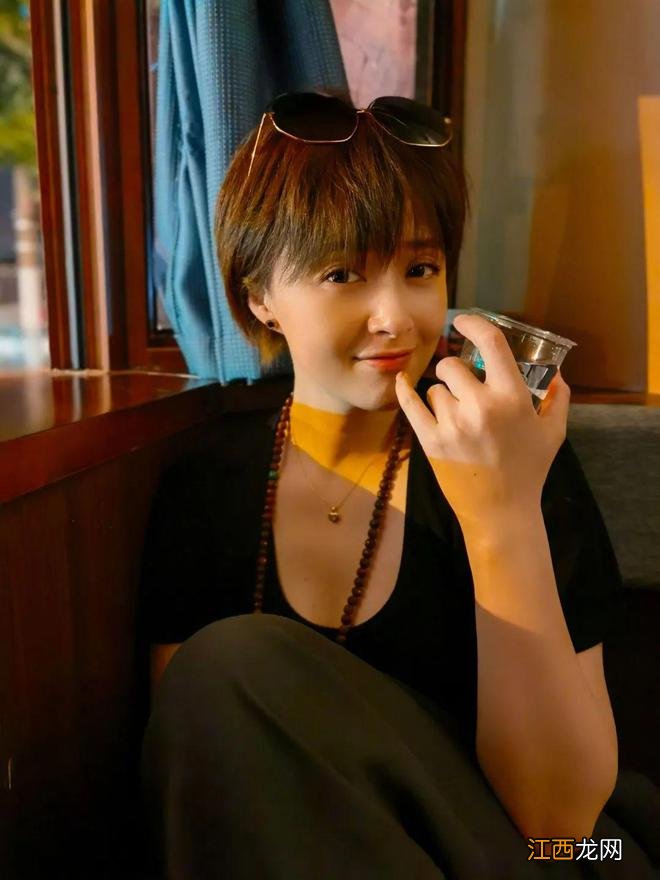 马思纯红毯又被吐槽？大骨架女孩真的好吃亏......