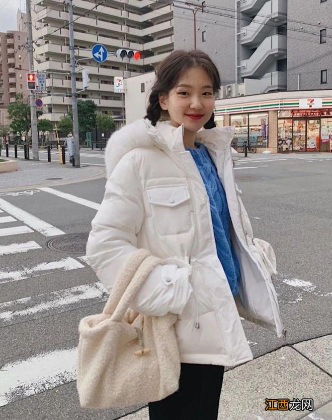 让羽绒服超出彩的5件内搭长这样！保暖又时髦，太好看了！