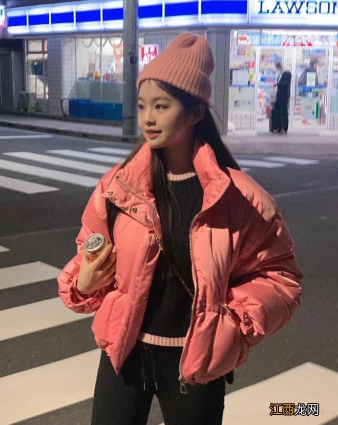 让羽绒服超出彩的5件内搭长这样！保暖又时髦，太好看了！