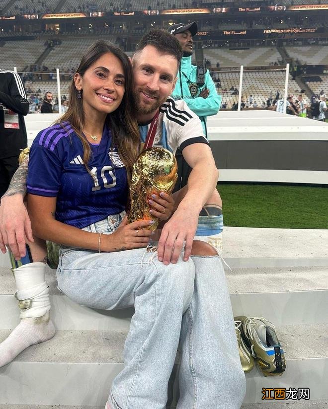 泪目，梅西妈妈找到儿子揽入怀中，谁注意安妞举动，乔治娜学不来