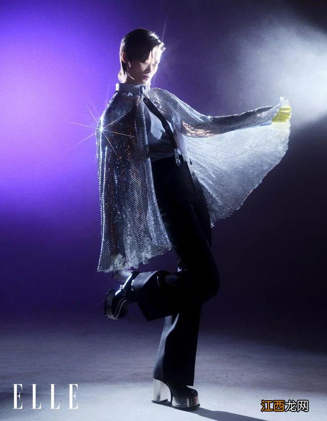 2023开年刊,李宇春用金色舞台“炸”场了!