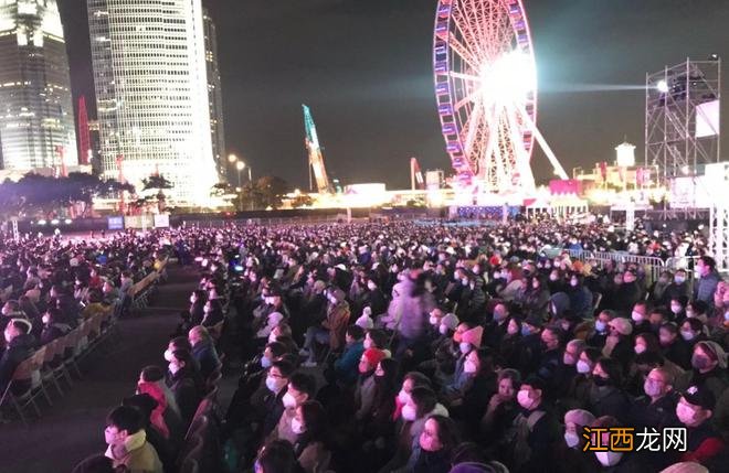 56岁黎明演唱会开嗓，吹冷风唱歌令人心疼，穿29年前皮衣很怀旧