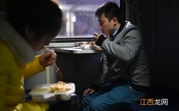 晚饭吃太晚会有什么后果？健康晚餐的饮食要注意什么？