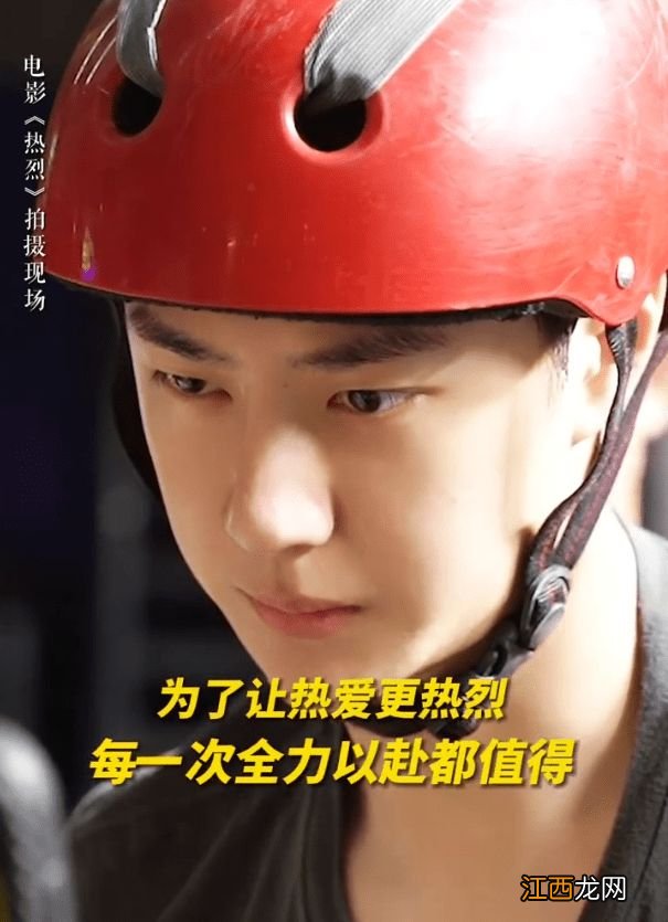 王一博为大鹏电影打call:跟大鹏导演一起笑着跨年